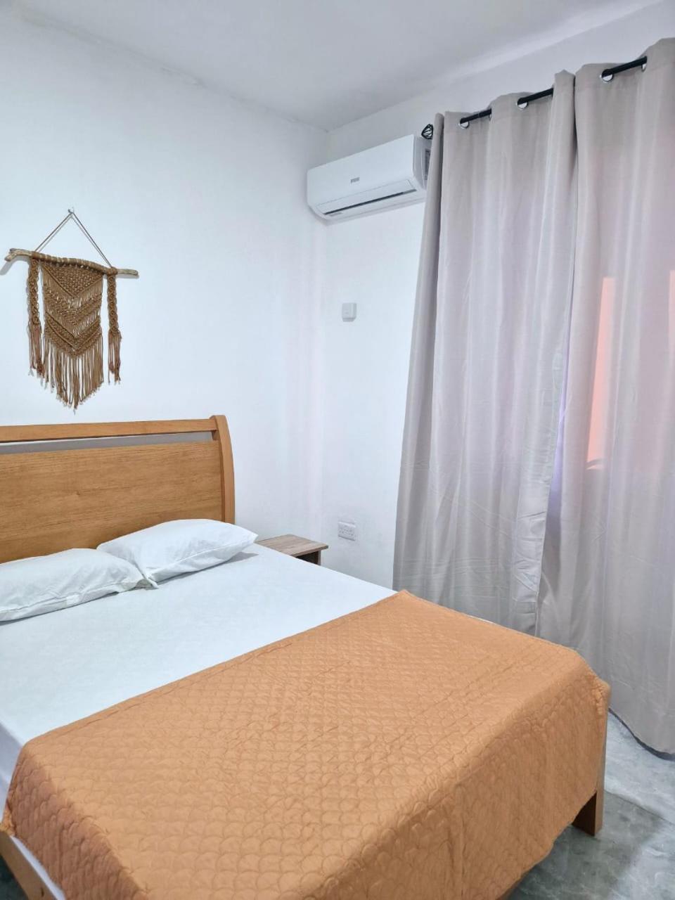 Skyview Apartment- Rooftop Penthouse With Sunset & Sea Views Flic-en-Flacq Esterno foto