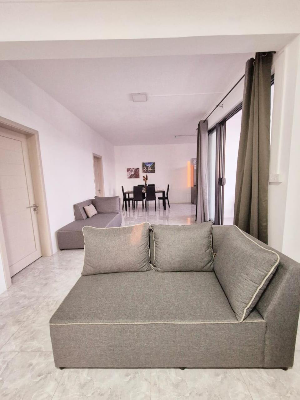 Skyview Apartment- Rooftop Penthouse With Sunset & Sea Views Flic-en-Flacq Esterno foto