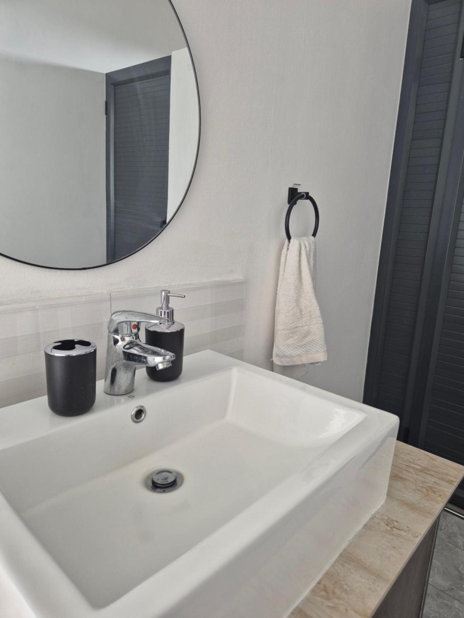 Skyview Apartment- Rooftop Penthouse With Sunset & Sea Views Flic-en-Flacq Esterno foto