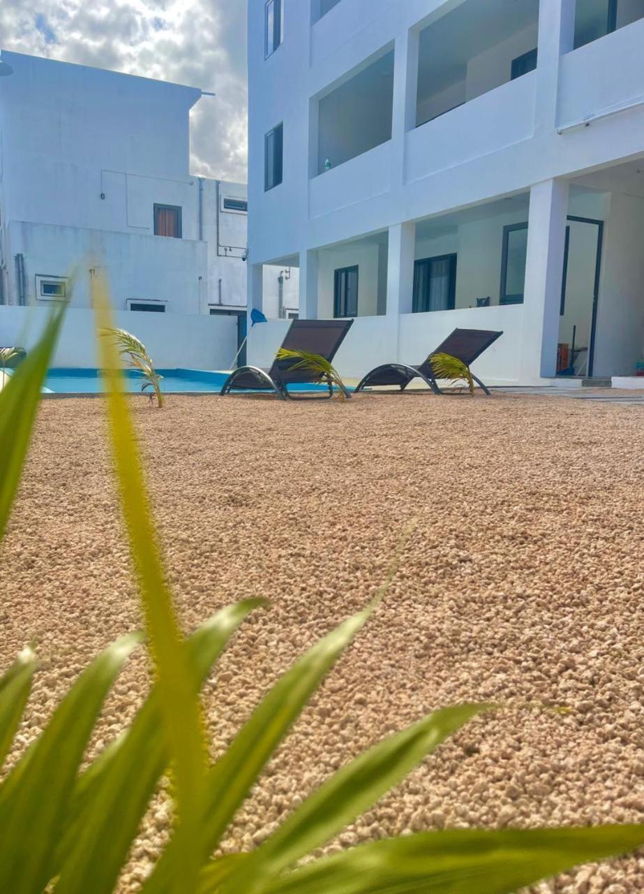 Skyview Apartment- Rooftop Penthouse With Sunset & Sea Views Flic-en-Flacq Esterno foto