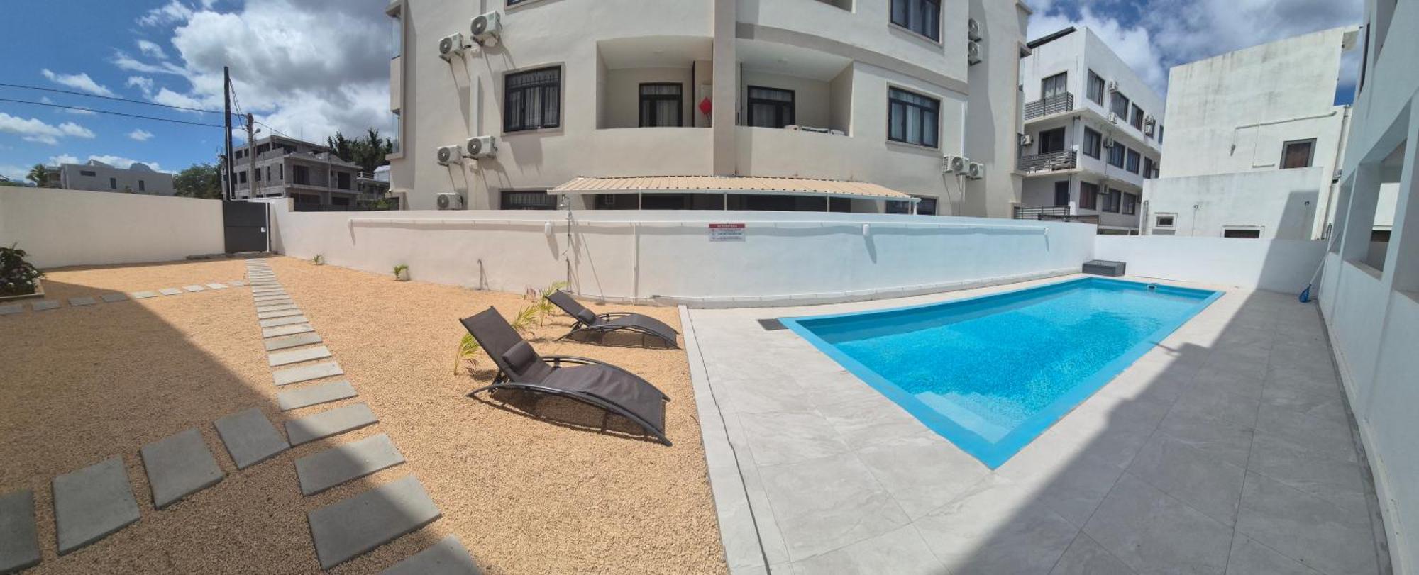 Skyview Apartment- Rooftop Penthouse With Sunset & Sea Views Flic-en-Flacq Esterno foto
