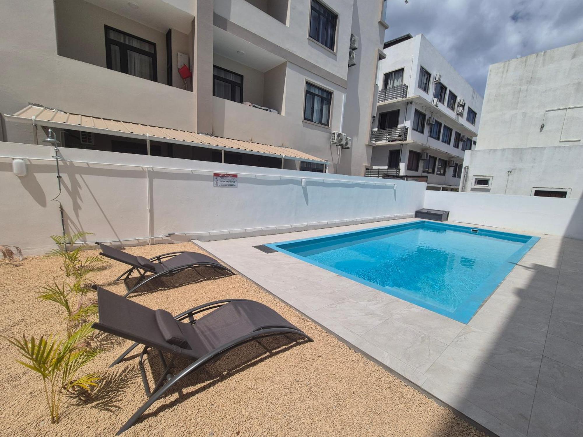 Skyview Apartment- Rooftop Penthouse With Sunset & Sea Views Flic-en-Flacq Esterno foto