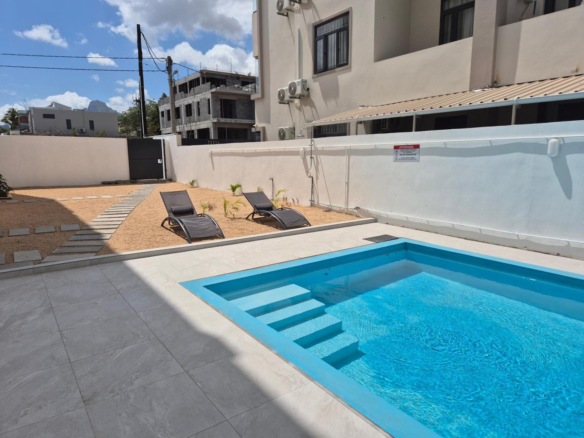 Skyview Apartment- Rooftop Penthouse With Sunset & Sea Views Flic-en-Flacq Esterno foto